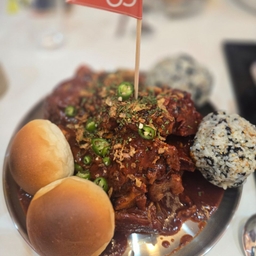 피드에 업로드 된 이미지