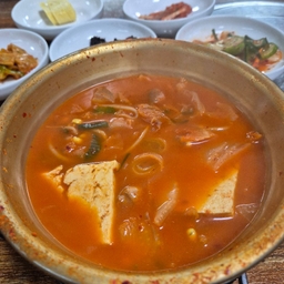 피드에 업로드 된 이미지