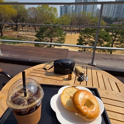 피드에 업로드 된 이미지