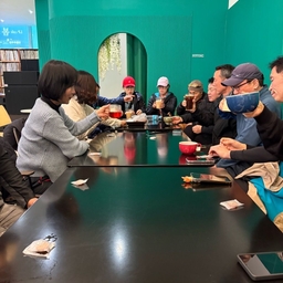 피드에 업로드 된 이미지