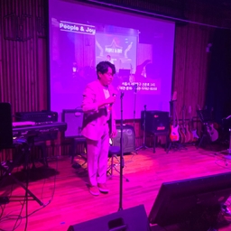 피드에 업로드 된 이미지