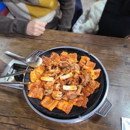 피드에 업로드 된 이미지