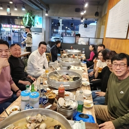 피드에 업로드 된 이미지
