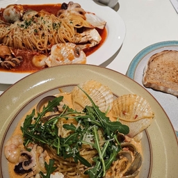 피드에 업로드 된 이미지