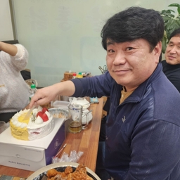 피드에 업로드 된 이미지