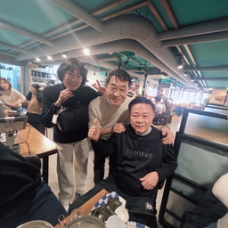 피드에 업로드 된 이미지