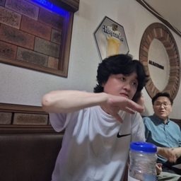 피드에 업로드 된 이미지
