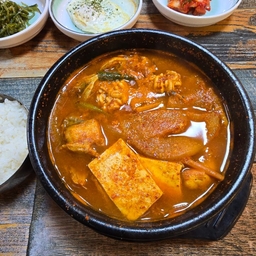 피드에 업로드 된 이미지