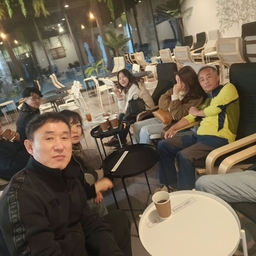 피드에 업로드 된 이미지