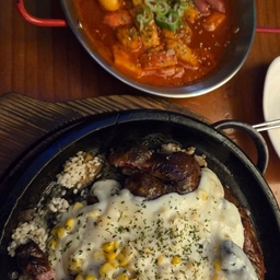 피드에 업로드 된 이미지