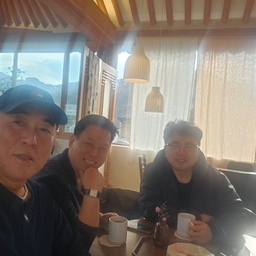 피드에 업로드 된 이미지