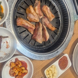 피드에 업로드 된 이미지