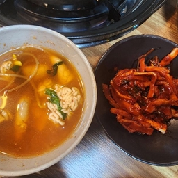 피드에 업로드 된 이미지