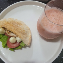 피드에 업로드 된 이미지