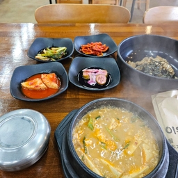 피드에 업로드 된 이미지