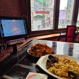 피드에 업로드 된 이미지