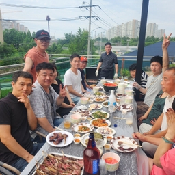 피드에 업로드 된 이미지