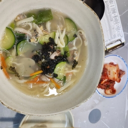 피드에 업로드 된 이미지