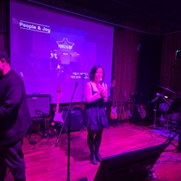 피드에 업로드 된 이미지