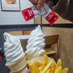 피드에 업로드 된 이미지