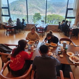 피드에 업로드 된 이미지