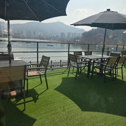 피드에 업로드 된 이미지