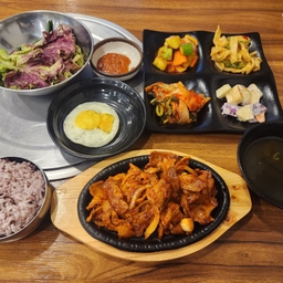 피드에 업로드 된 이미지