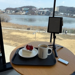 피드에 업로드 된 이미지