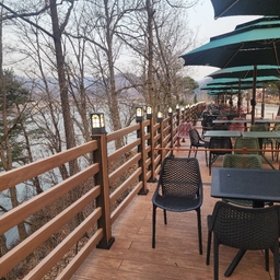 피드에 업로드 된 이미지