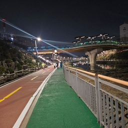 피드에 업로드 된 이미지