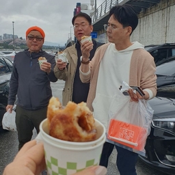 피드에 업로드 된 이미지