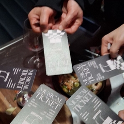 피드에 업로드 된 이미지