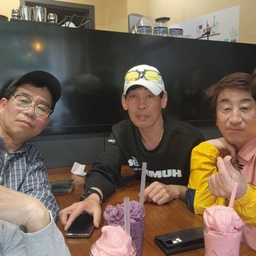 피드에 업로드 된 이미지