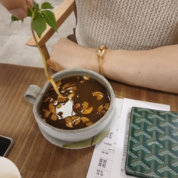 피드에 업로드 된 이미지