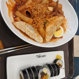 피드에 업로드 된 이미지