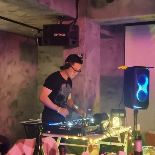 ํผ๋ ์ด๋ฏธ์ง