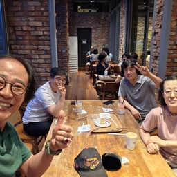 피드에 업로드 된 이미지