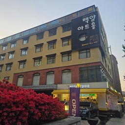 피드에 업로드 된 이미지