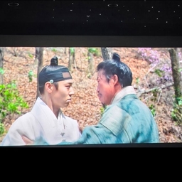 피드에 업로드 된 이미지