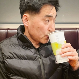 피드에 업로드 된 이미지