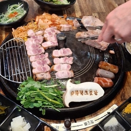 피드에 업로드 된 이미지