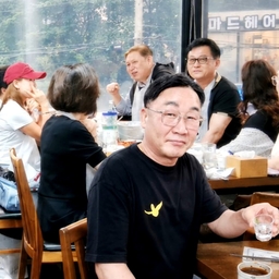 피드에 업로드 된 이미지