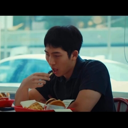 피드에 업로드 된 이미지